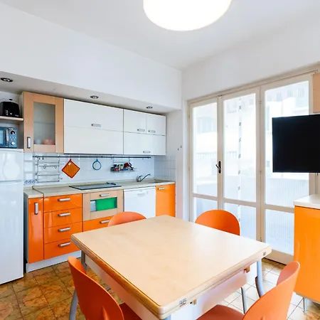Daire Due Passi Dal Mare By Interhome