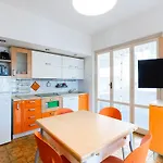 公寓 Due Passi Dal Mare By Interhome